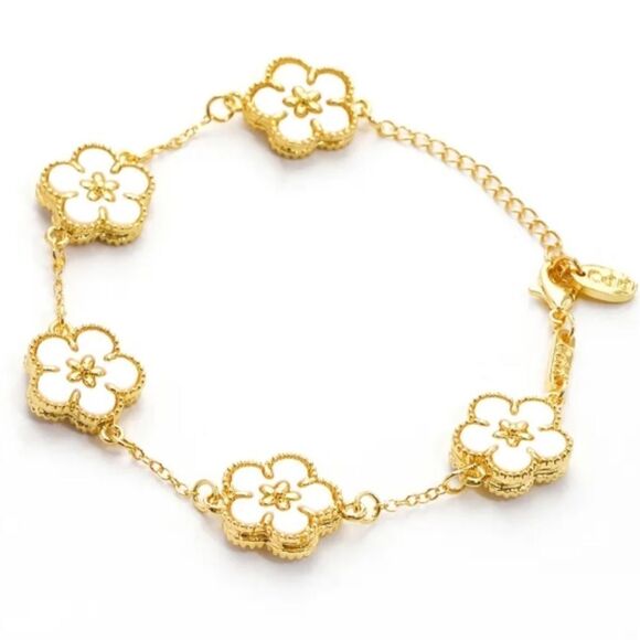 Elegant  Five-Leaf Flower Bracelet - Picture 1 of 3
